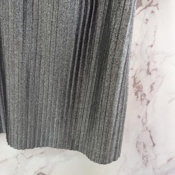 Torrid Shirt Womens 1 1X Silver Tank Top High Neck Pleated Goddess Metallic - Picture 5 of 13